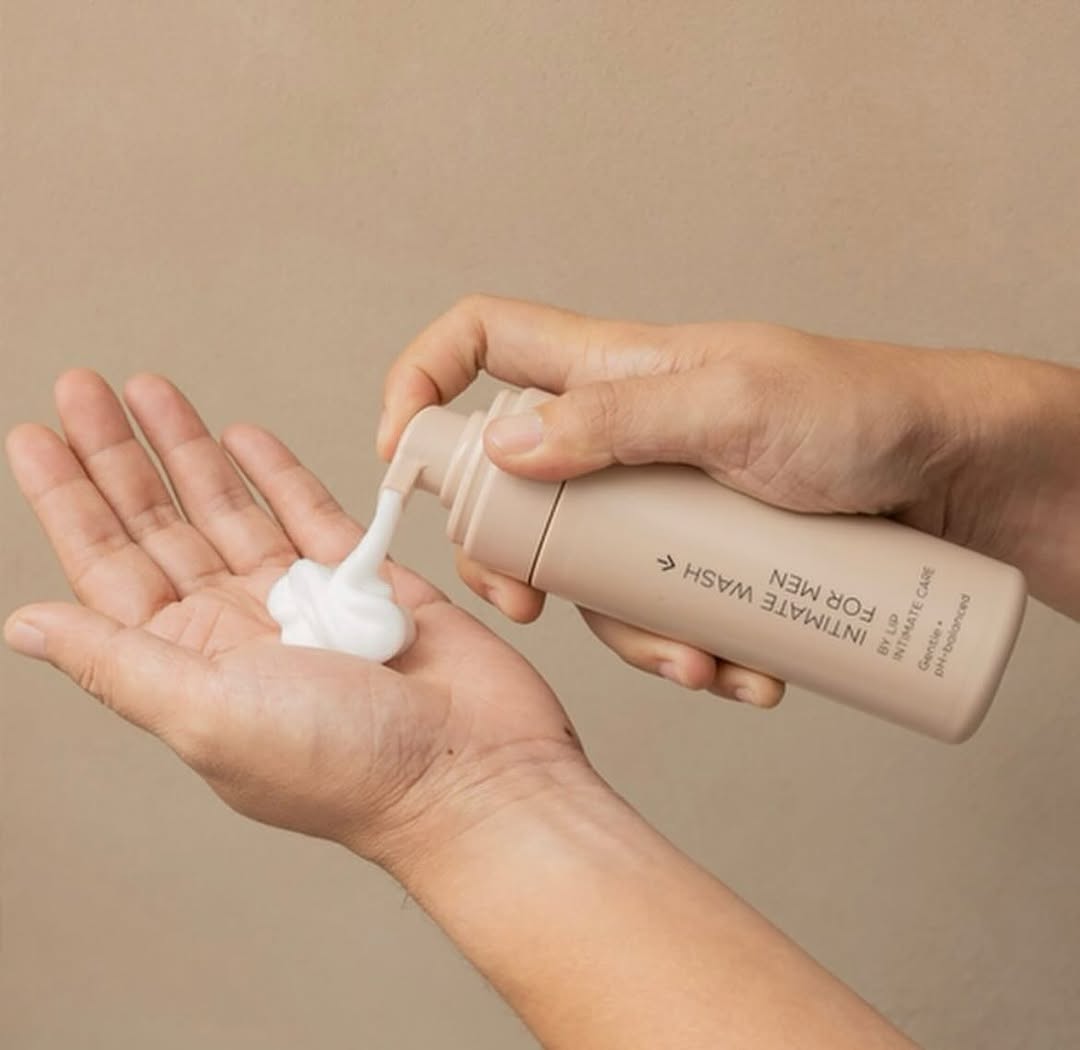 Mousse nettoyante intime sans rinçage pour homme 